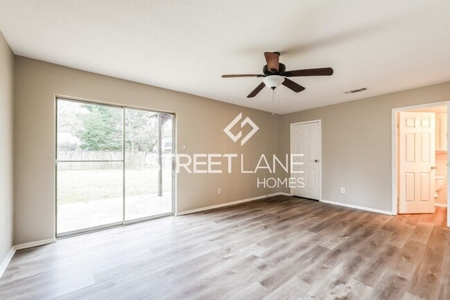 Building Photo - Spacious 4 bedroom home in Kingwood!