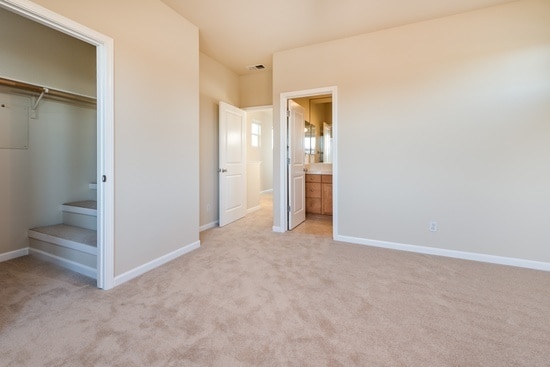 Building Photo - Great neighborhood - Open floorplan!