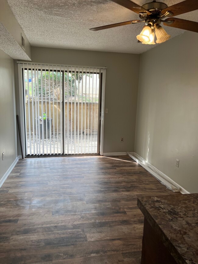Dining room - 537 Hickory Hill Dr