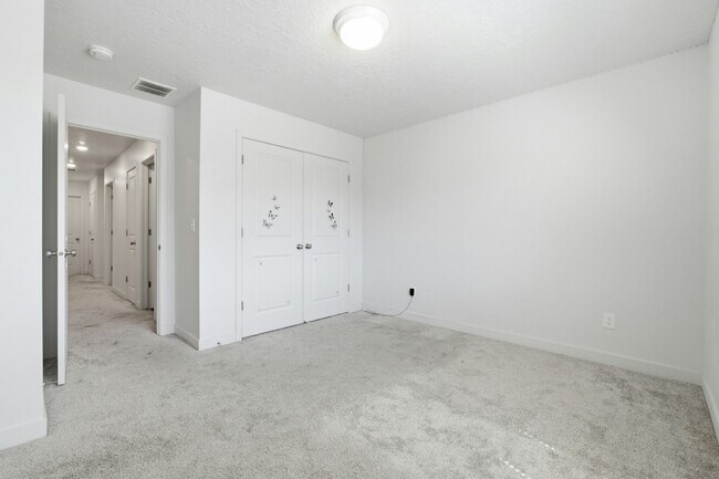 Building Photo - 7403 S Olivine River Ln