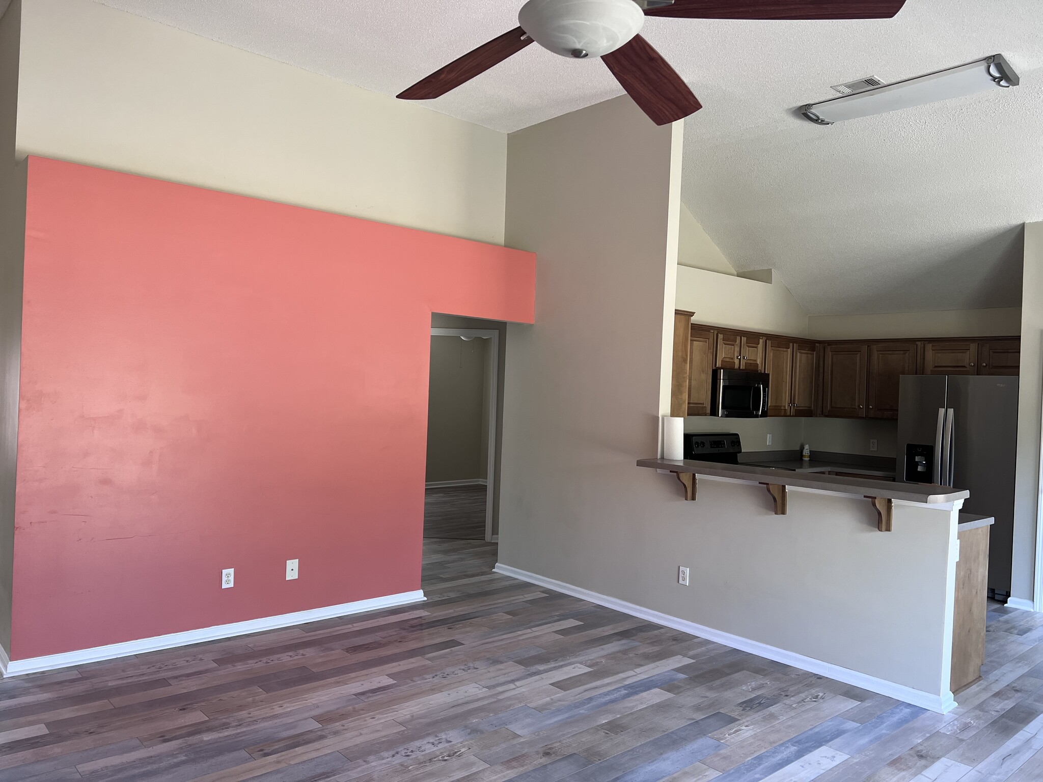Living - 110 Creekside Cir
