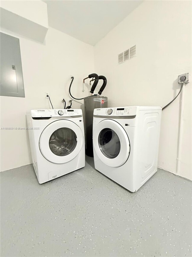 Building Photo - 6708 Camelia Dr