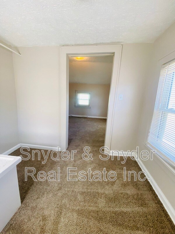 Building Photo - 748 Merton Ave