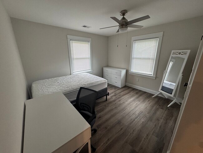 Building Photo - 110 Friendship Cir