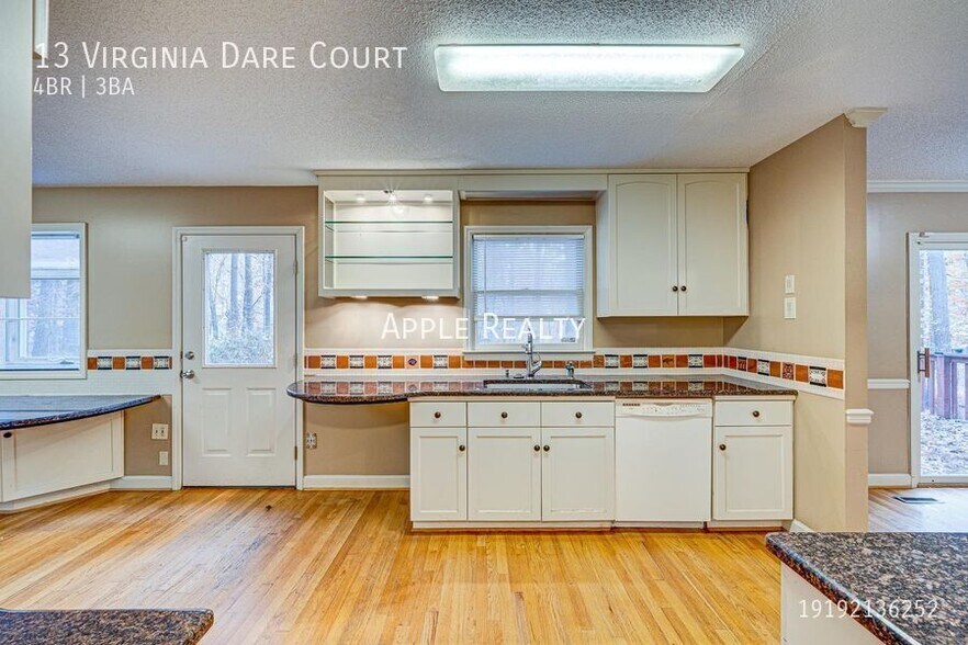 Building Photo - 13 Virginia Dare Ct