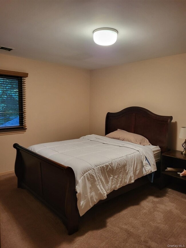 Building Photo - 22 Pine Ct