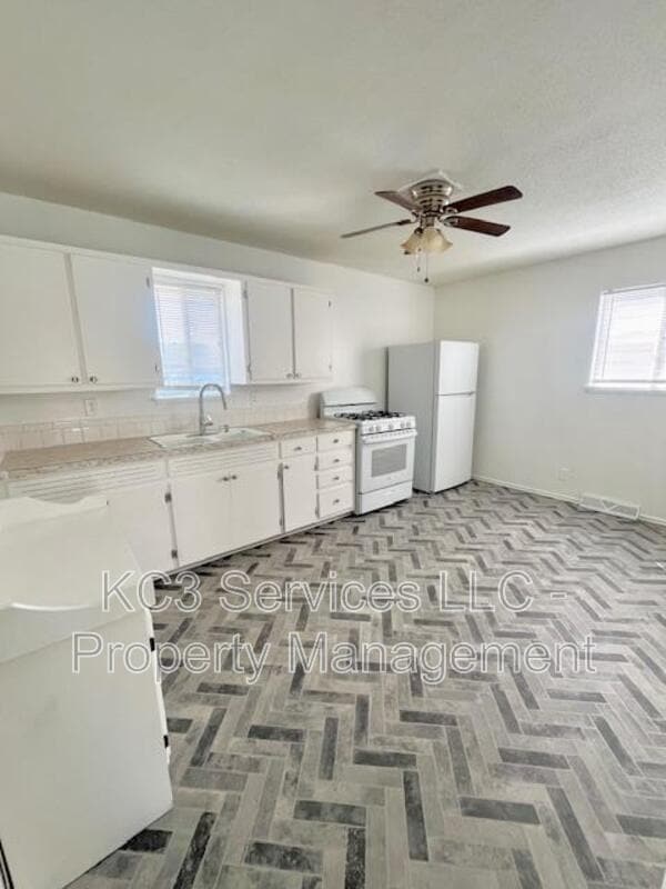 Building Photo - 5025 N Bellaire Ave