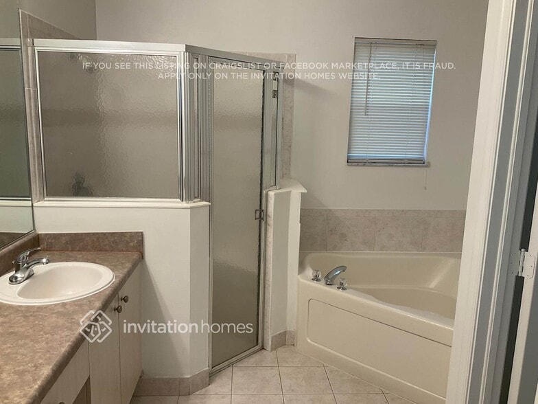 Building Photo - 5804 NW 49th Ln