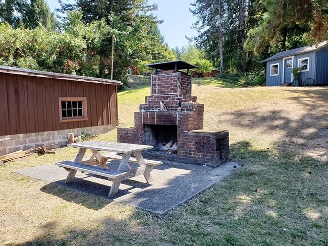 Building Photo - Two Bedroom Home on Waterfront - Furnished Option - Available Now