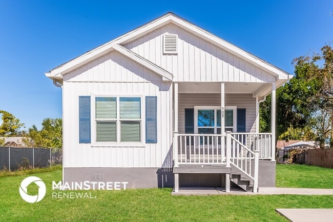 Building Photo - 509 60th Ave Dr W