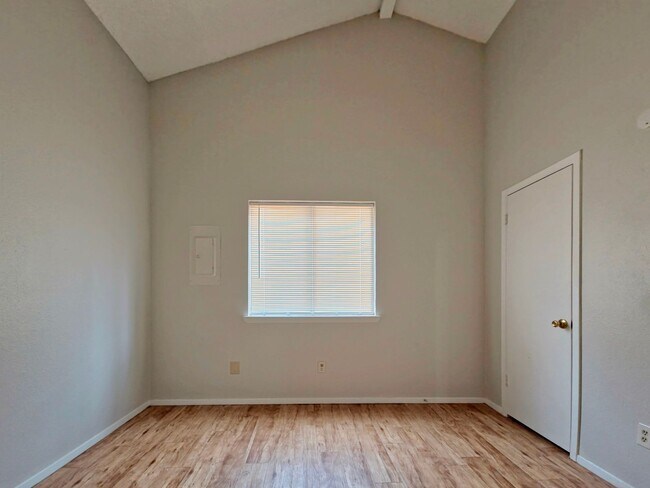 Building Photo - 123 N Troy Ave