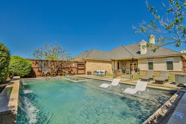 Building Photo - Stunning 4-Bedroom Luxury Home with Resort-Style Pool in Prestigious Oakmont Estates – Available ...