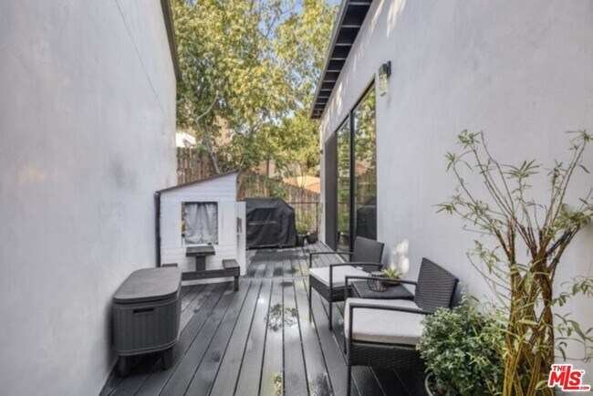 Building Photo - 4852 Seldner St E