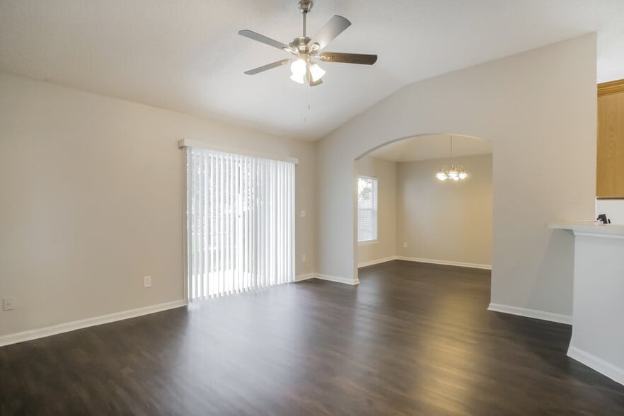 Building Photo - 2398 Creekfront Dr