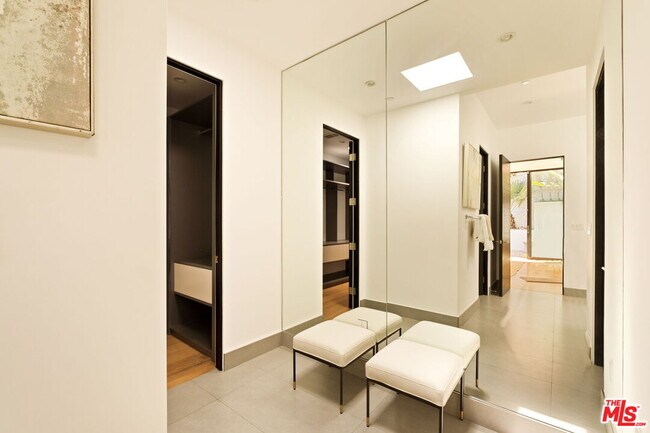 Building Photo - 1516 Forest Knoll Dr