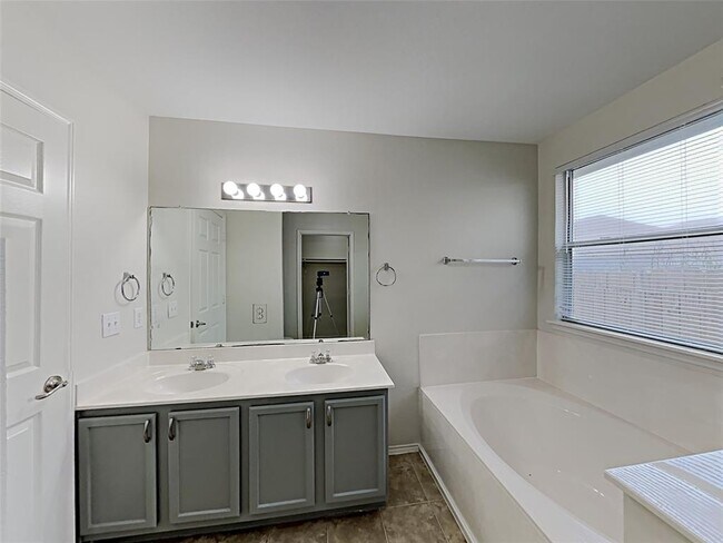 Building Photo - 12417 Sky Harbor Dr