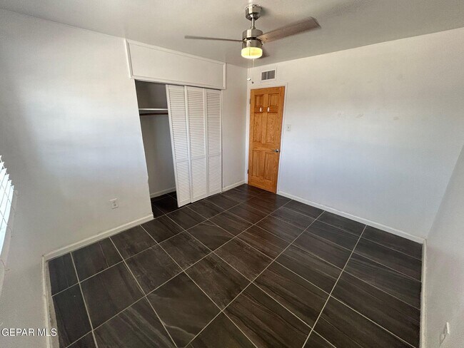 Building Photo - 960 Burgess Dr
