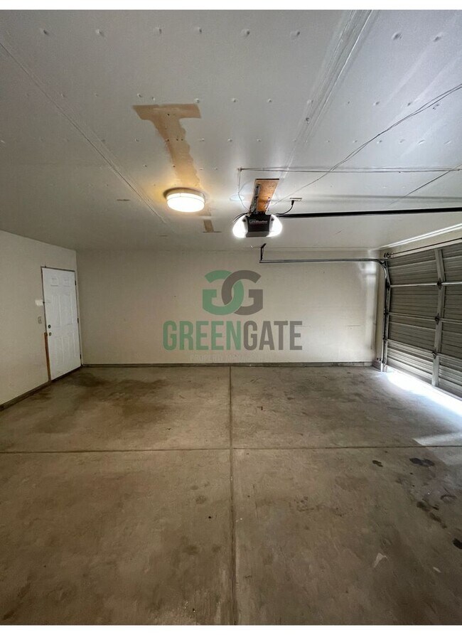 Building Photo - 177-179 Manzanita Lane