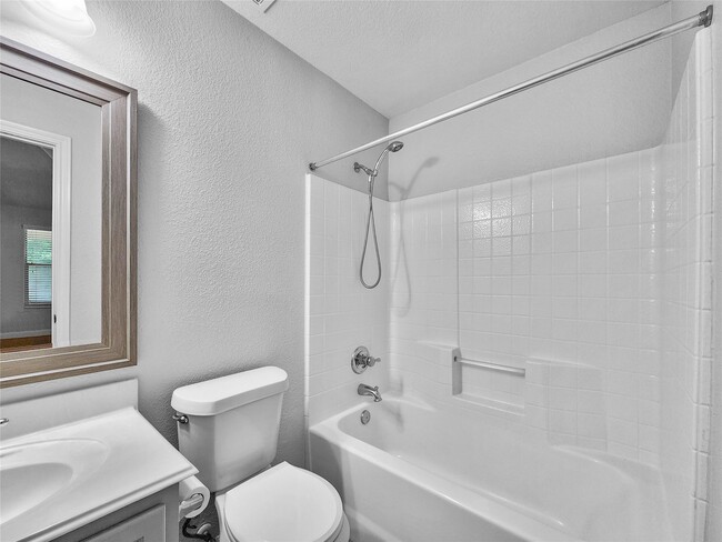 Building Photo - 922 Fife Dr