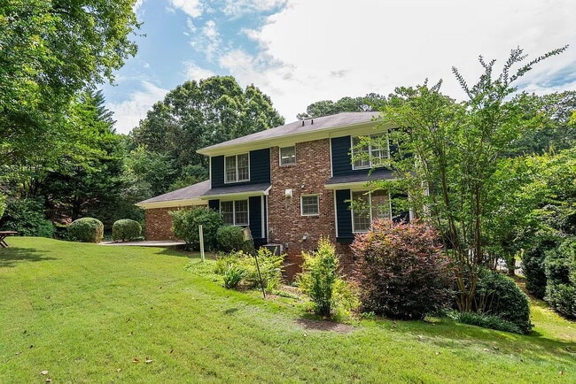 Building Photo - 2340 Castleridge Ct