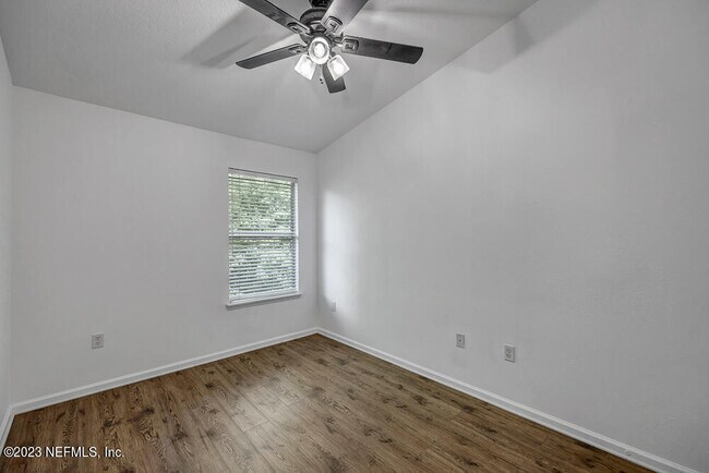 Building Photo - 5915 Pavilion Dr