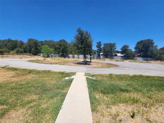 Building Photo - 8127 Burleson Manor Rd