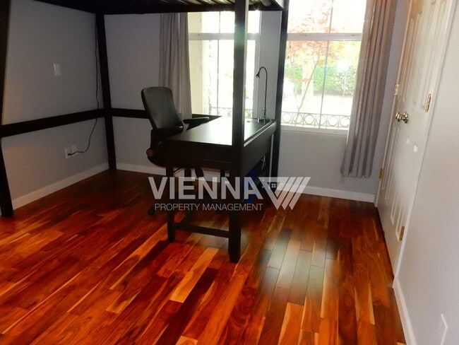 Building Photo - 550 Davenport Way