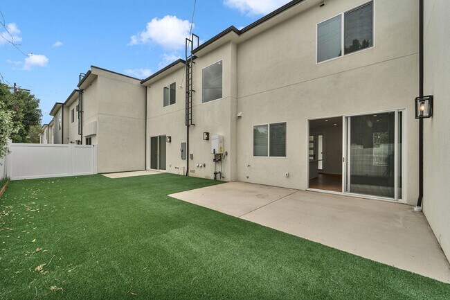 Building Photo - Modern Brand new 5-Bedroom Home for Lease ...
