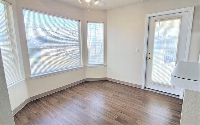 Building Photo - 674 Saratoga Dr