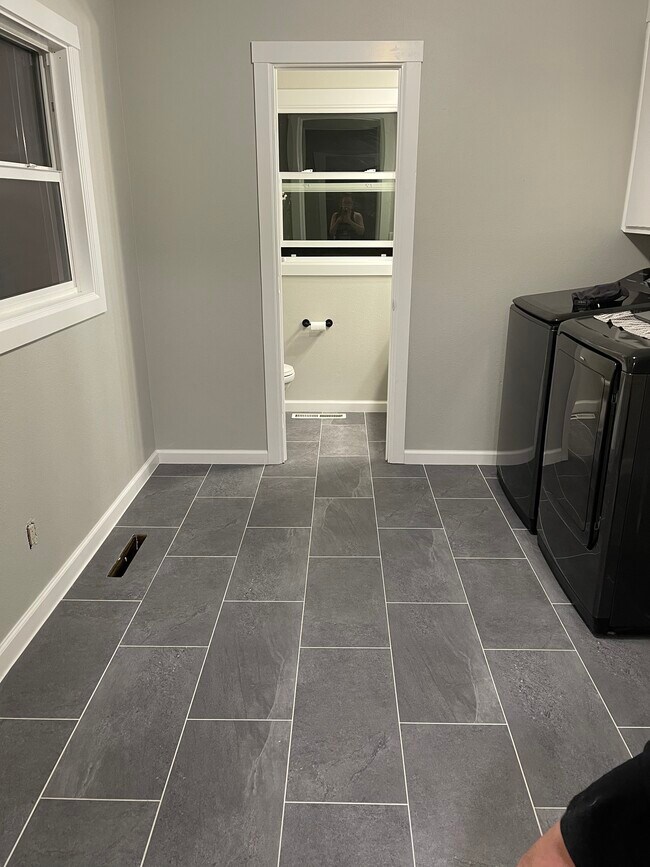 Building Photo - 2908 Meadowbrook Dr