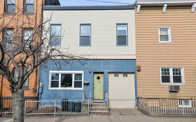 Primary Photo - 108 Lincoln St