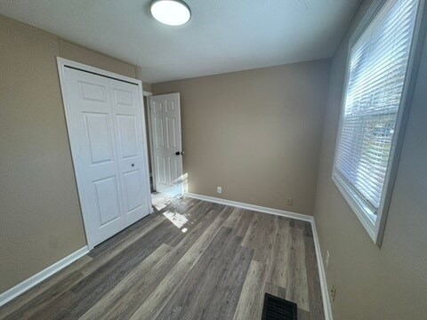 Building Photo - 907 Dover Dr