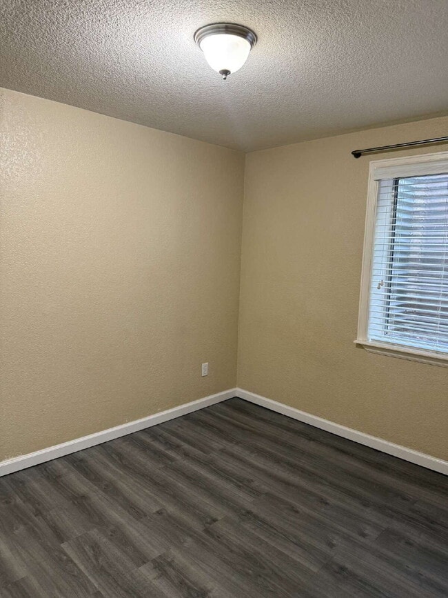 Building Photo - 4 Bedroom, 2 Bath Ranch Style Home w/ Finished Walkout Basement!