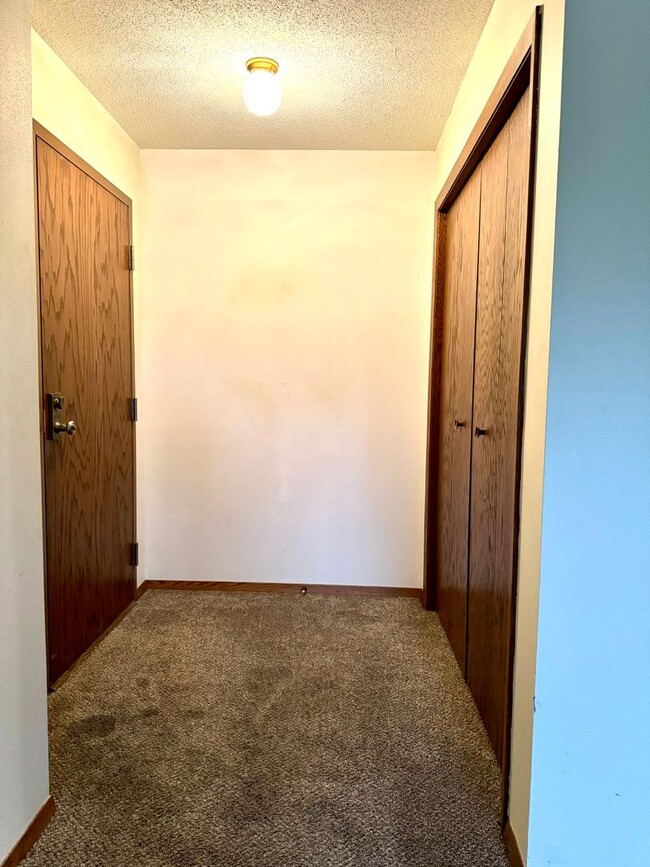 Building Photo - Cliffwood Apartments III