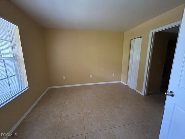 Building Photo - 211 Park Ave