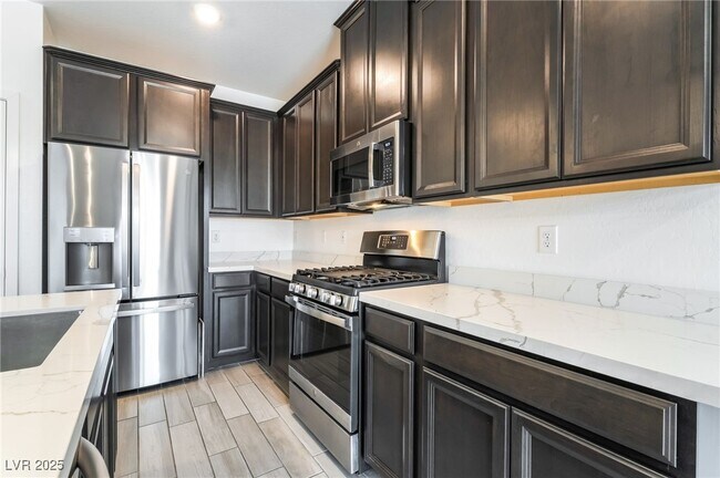 Building Photo - 5730 Sky Pointe Dr