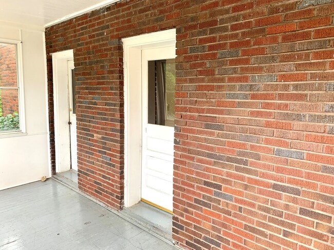 Building Photo - 1615 Monroe St