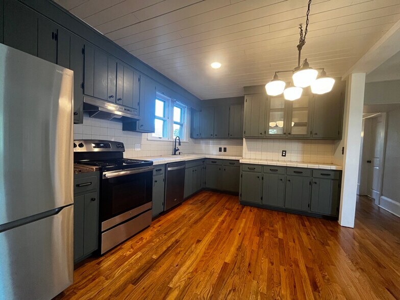 Building Photo - 628 Pisgah Dr