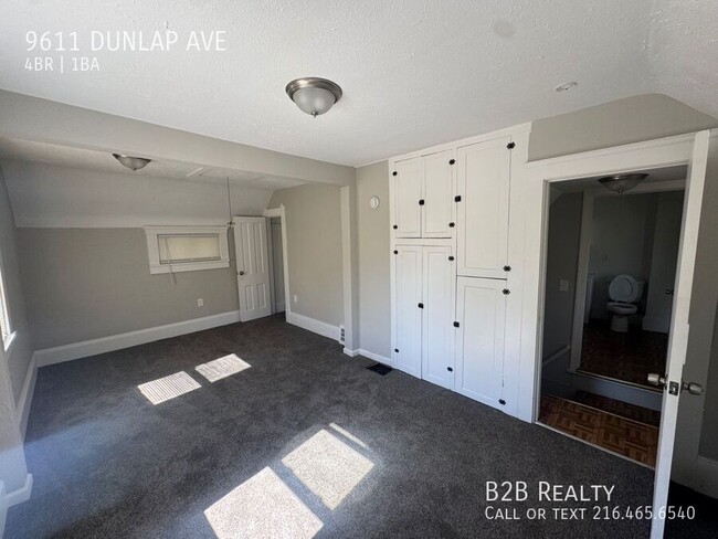 Building Photo - 9611 Dunlap Ave