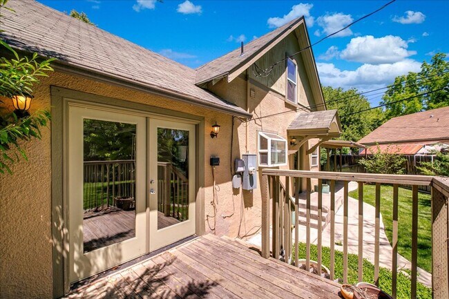 Building Photo - North End corner lot with garden and TONS ...