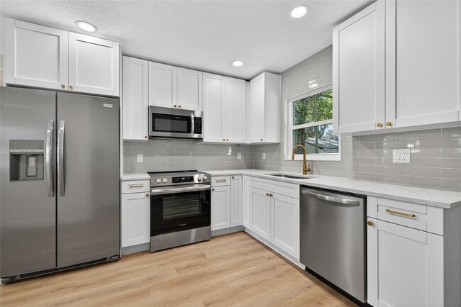 Building Photo - 2710 Boca Ciega Dr N
