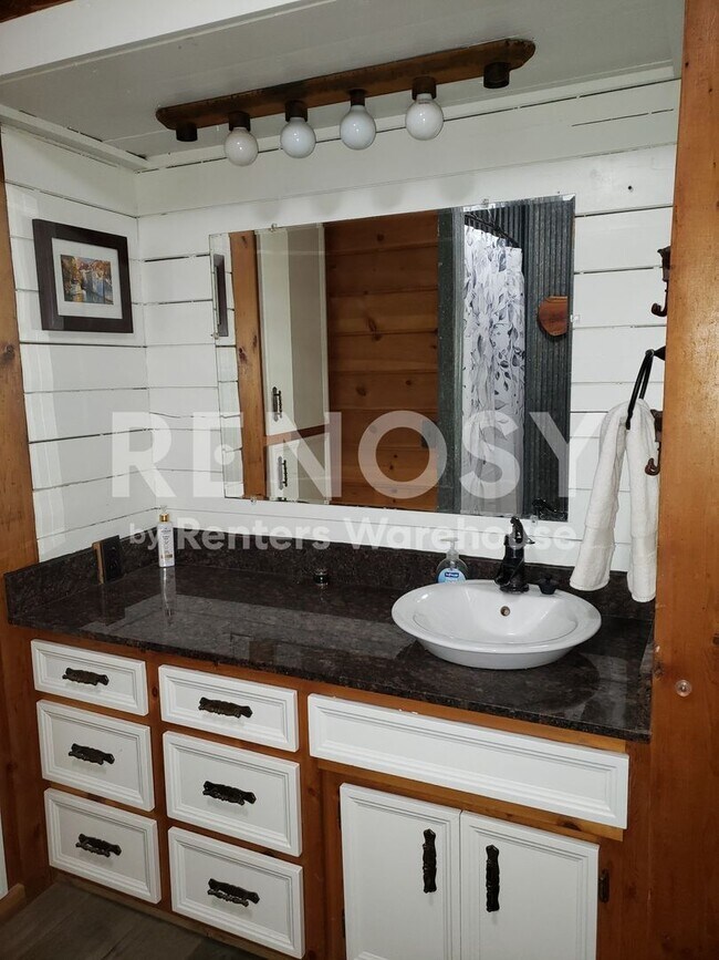 Building Photo - 3BD/2.5BA Home in Elk River Available Now!