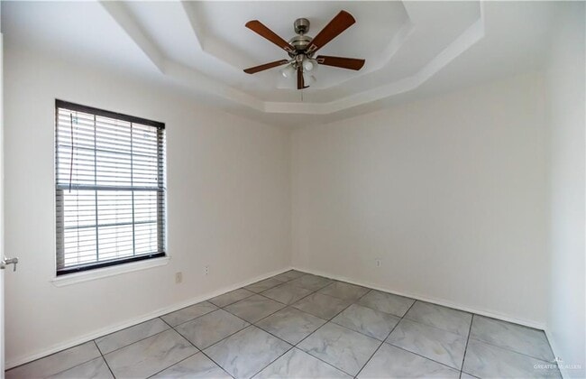 Building Photo - 2121 Kingsborough Ave