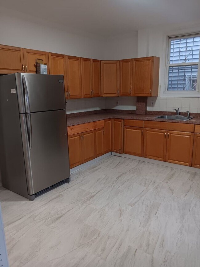 Building Photo - Beautiful two bedroom apartment in Newark