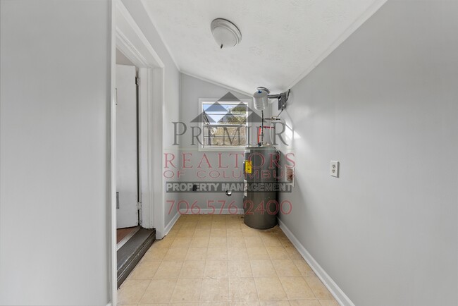 Building Photo - 3322 10th St