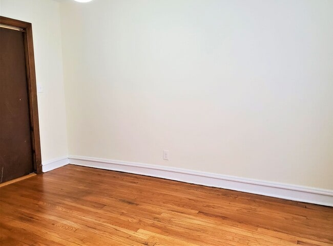 Building Photo - 1066 W Cornelia Ave