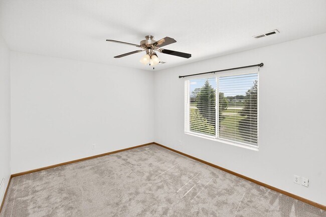 Building Photo - SPACIOUS LIVING!! 4 Bedroom, 3 Bathroom Home in Waukee!