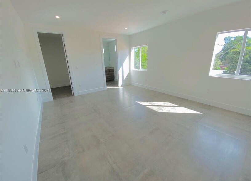 Building Photo - 3653 SW 25th St