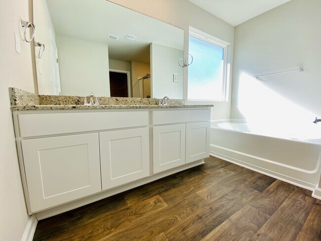 Building Photo - 23135 Shadowridge Dr