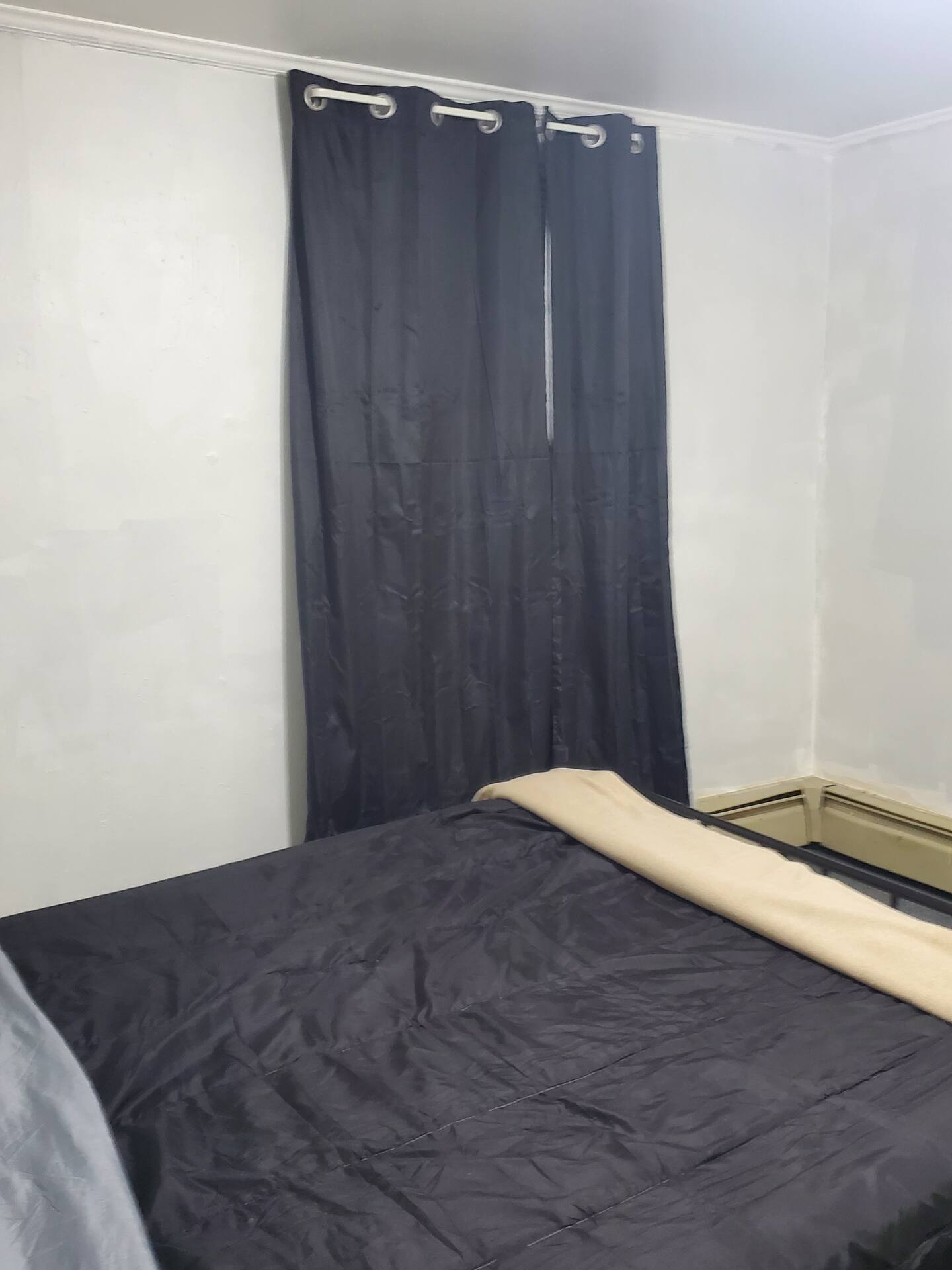 Building Photo - 528 W 4th St